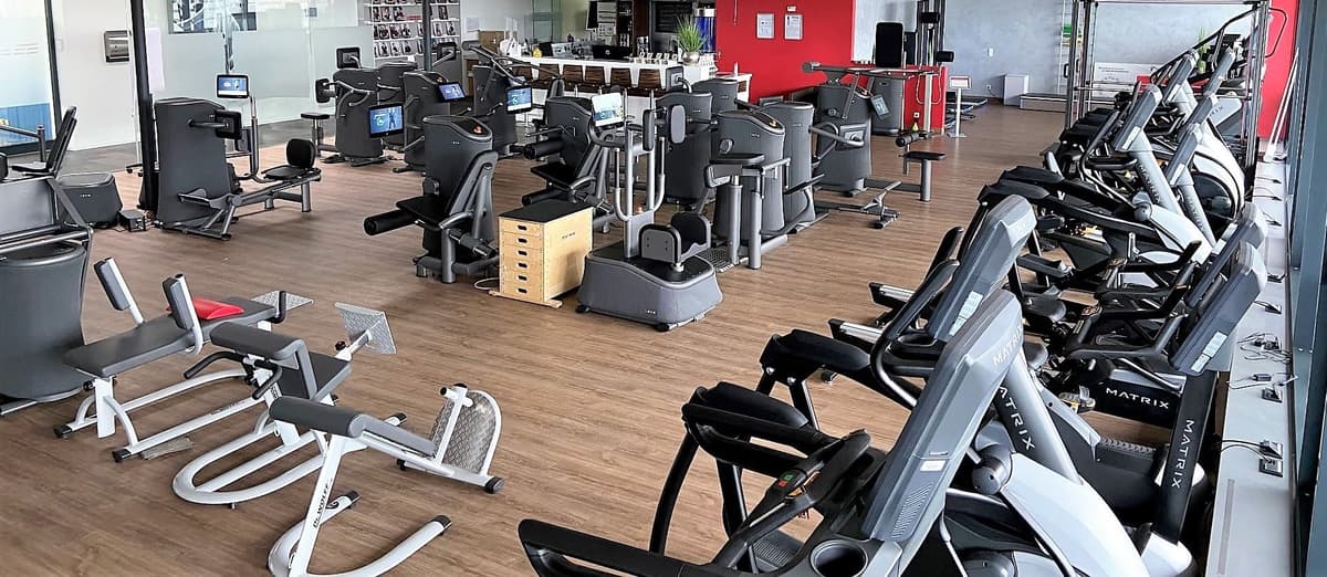 VITARIUM Trainingsfläche mit EGYM Smart Strength Geräten